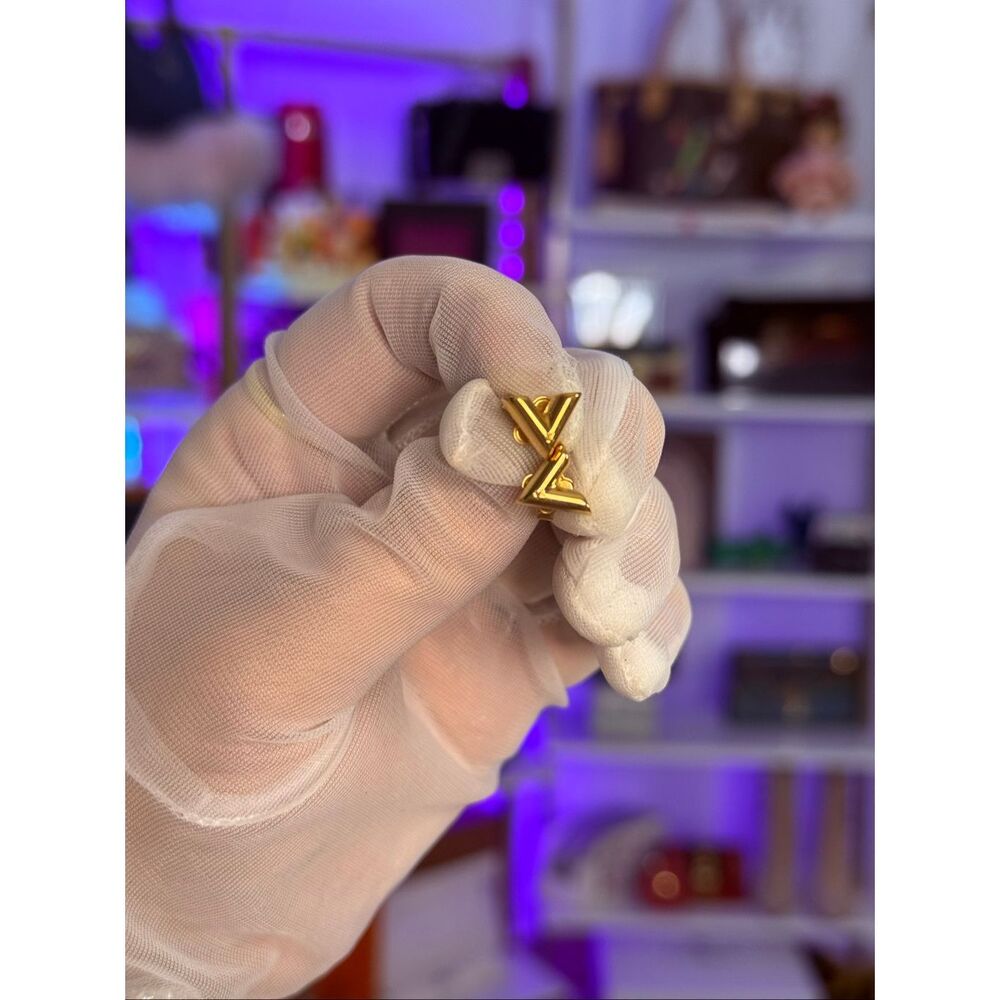 New Louis Vuitton Essential V Gold Plated Earrings Post Stud - Picture 2 of 7
